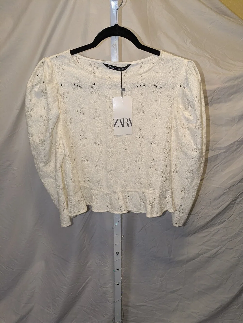 NWT Zara White Eyelet Lace Puff Sleeve Top Large | Ruffled Cropped Blouse